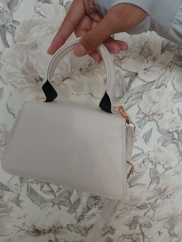 Классические сумки: Продам Сумочки! Цвета бежевый, чёрный и светло-кофейный. Абсолютно — 2