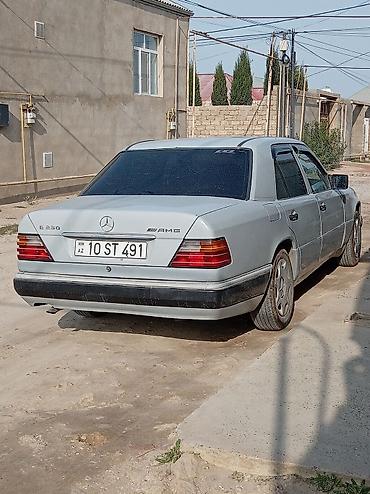 ceska stop: Mercedes-Benz E 230: 2.3 l | 1991 il Sedan — 6