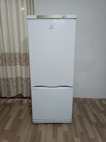 маленький холодильники: Холодильник Indesit, Б/у, Двухкамерный, De frost (капельный), 60 * 165 * 60
