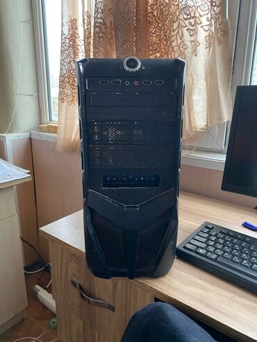 Masaüstü kompüterlər və iş stansiyaları: CPU- FX6300 RAM- 8GB DDR3 VGA- GTX 470 1 GB GDDR5 HDD - 320GB HDD-