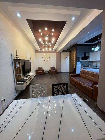razində kirayə: AZƏRBAYCAN UNİVERSİTETİNİN YANINDA 2 OTAQLI STUDIO MƏNZİL • Premium