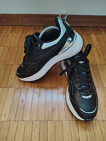 Patike: Puma patike u crno-beloj kombinaciji sa modernim, sportskim dizajnom i — 4