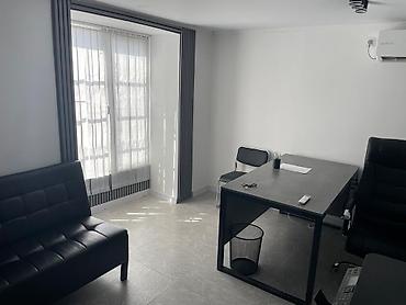 репина: 📍 СДАЁТСЯ ОФИС — 15 м² 📌 Первая линия, район Репина — Ахунбаева. ✅ С — 2