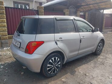 Toyota: Toyota ist: 2003 г., 1.3 л, Автомат, Бензин, Хэтчбэк