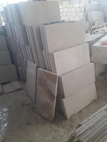 Dekorativ daşlar: Açıq bej rəngli daş plitələr hər növ tikinti və təmir işləri üçün — 6