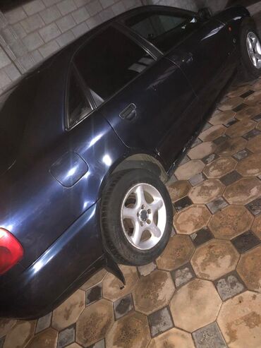 Audi: Audi A4: 1995 г., 1.8 л, Механика, Бензин, Седан — 11