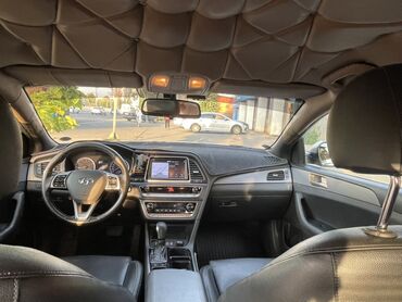 авто кызыл кыя: Современный седан Hyundai Sonata New Rise серебристого цвета