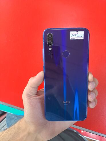 divar kağızları telefon üçün 2023: Bu, arxa tərəfində iki kamera və barmaq izi skaneri olan tünd göy