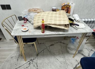 İnformatika: Mətbəx üçün, İşlənmiş, Açılan, Dördbucaq masa, 4 stul
