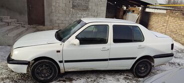 Volkswagen: Volkswagen Vento: 1993 г., 1.8 л, Механика, Бензин