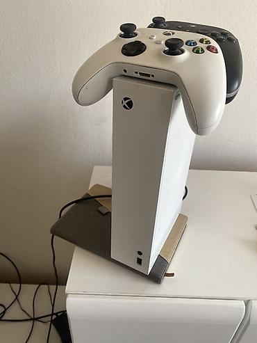 moje tri: Xbox Series S konzola + 2 bežična kontrolera - Kompaktna, potpuno — 2