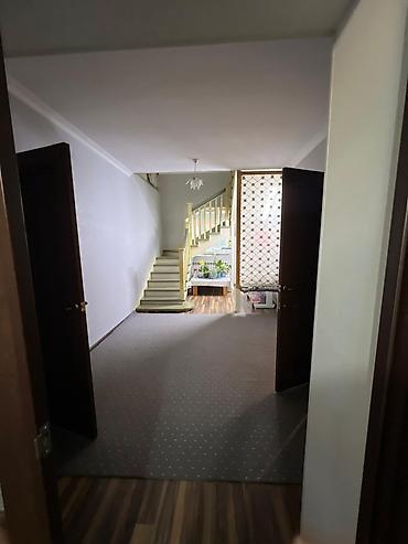 Продажа коттеджей и домов: Продаётся дом. Планировка и помещения: - Просторная гостиная с — 13