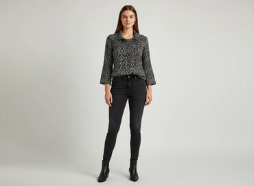 Marynarka damska beżowa: Жіноча блуза, розмір L на lalafo.pl Marynarka damska beżowa: Жіноча блуза, розмір L