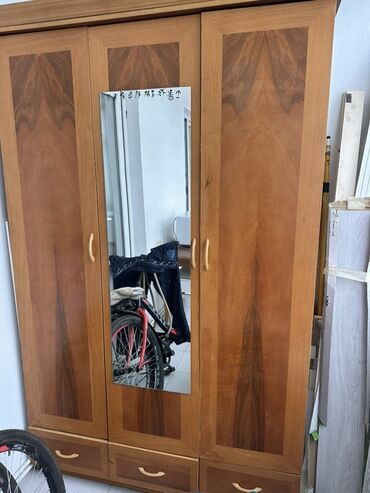 Termolar: Açılan, 3 qapılı Düz dolab, Qarderob, paltar dolabı