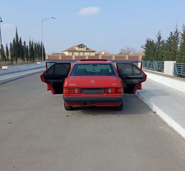 Mercedes-Benz: Mercedes-Benz 190: 2 l | 1993 il Sedan — 6