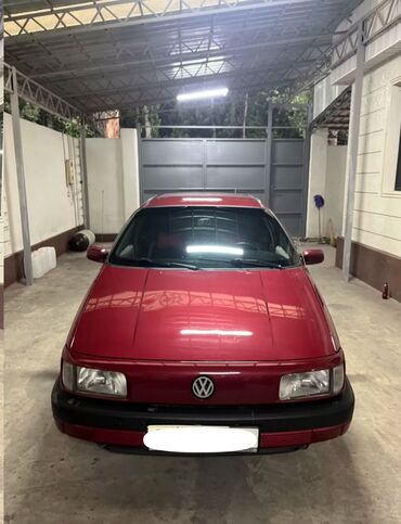 двигател пасат: Volkswagen Passat: 1988 г., 1.8 л, Механика, Бензин, Седан