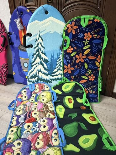 Санки и тюбинги: Прочные ледянки и санки для зимних покатушек. Ледянки: - Жесткая — 10