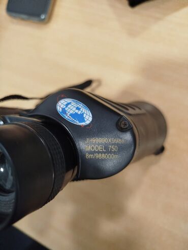 Binokllar: Binokl – klassik Porro prizmalı, geniş obyektivli model. Mədədə — 7