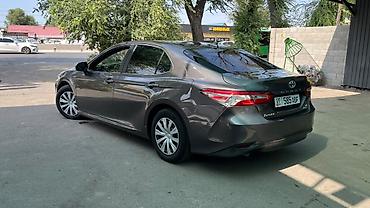Toyota Camry: 2020 г., 2.5 л, Автомат, Гибрид, Седан — 4