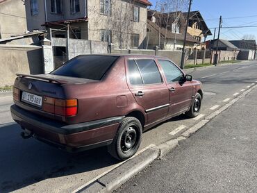 Volkswagen: Volkswagen Golf: 1993 г., 1.8 л, Механика, Бензин, Седан