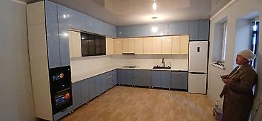 Кухонные гарнитуры: Кухонные гарнитуры на заказ - Прямые кухни под потолок с полноценной — 9