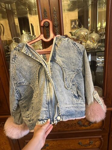 Kurtkalar: Uşaq üçün denim kürklü gödəkçə - Material: açıq yuyulmuş denim (kot)