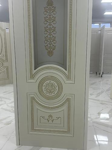 ucuz perde: Klassik dizaynlı daxili qapılar – dekorativ oyma və qızılı naxışlarla — 1