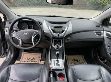 Hyundai: Hyundai Elantra: 1.8 l | 2011 il Sedan — 11