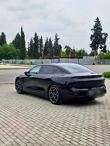 ağıllı dinamik: ZEEKR 001 – tam elektrikli fastbek kupe. Zərif qara rəngli kuzov — 5