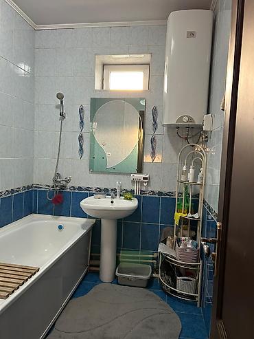 сквер: Город Ош.Продается 2х этажный дом в городе Ош. Все коммуникации — 5