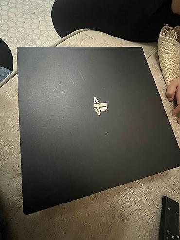 PS4 (Sony Playstation 4): Sony PlayStation 4 Pro oyun konsolu - Rəng: Qara, üçqat korpus — 2
