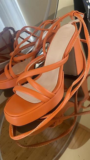 Narıncı rəngli qadın sandaleti - Model: zolaqlı bağlamalı sandal -
