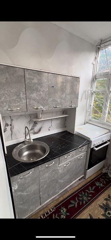 one room: 1 комната, 40 м², Ошский мкр., 104 серия, 1 этаж — 3