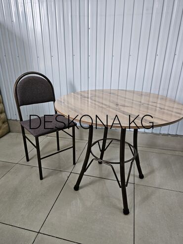 ремонт встроенной мебели: Стол со стульями на четыре персон. Данный стол с четырьмя стульями