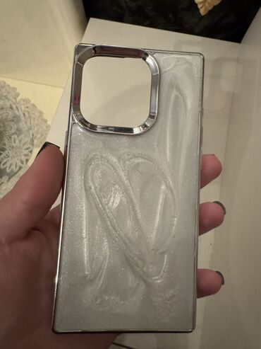 Kabrolar: 4 ü birlikdə 15 manat yeni kabrolardı. İp 15 pro — 1