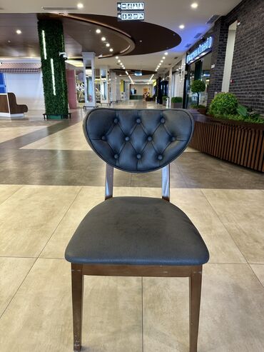 metbex mebli: Qonaq otağı üçün, İşlənmiş, Açılmayan, Kvadrat masa, 4 stul