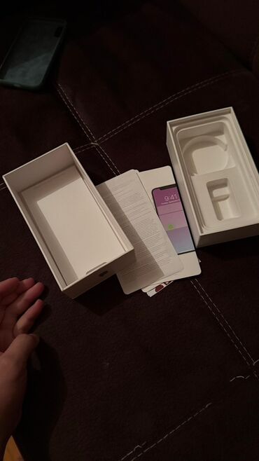 Apple iPhone: IPhone X, 64 GB, Gümüşü, Face ID — 11