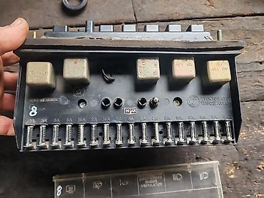 Auto delovi: Tabla s osiguračima Lada 2104 Karavan br.8. Polovno, očuvano, skinuto — 5