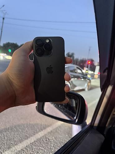 IPHONE 15 PRO Есть сколы на экране и царапины .ничего не меняный,не