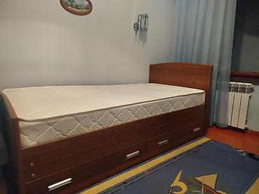 bunk bed: Односпальная кровать с матрасом и выдвижными ящиками - Размер — 1