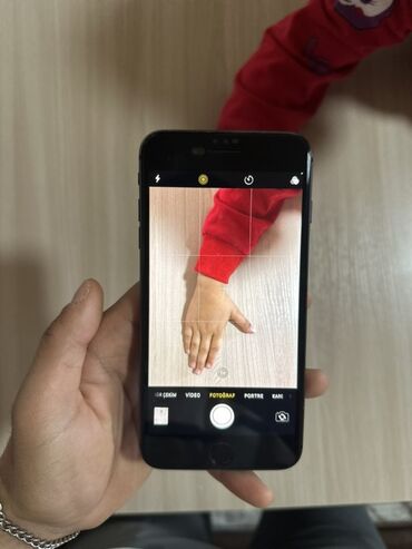 Apple iPhone: IPhone 8 Plus, 64 GB, Space Gray, Barmaq izi — 8