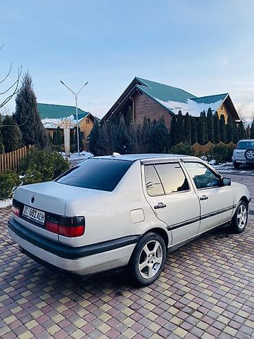 Volkswagen: Volkswagen Vento: 1993 г., 1.8 л, Механика, Бензин, Седан — 4