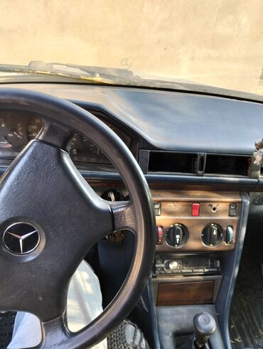 гольф 5: Mercedes-Benz 250: 2.5 л | 1988 г. Хэтчбэк