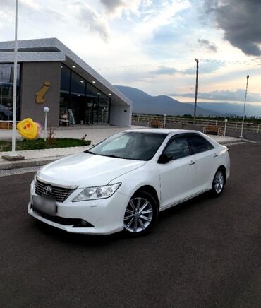 купить маленькую машину недорого: Toyota Camry: 2014 г., 2.5 л, Автоматтык, Бензин, Седан