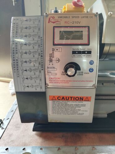 duyu: RC-210V model nömrəli bu dəyişən sürətli torna dəzgahı metal emalı