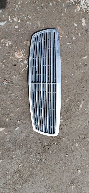 Решетки, облицовки: Решетка радиатора Mercedes-Benz 2011 г.