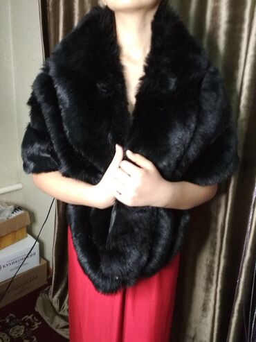 Утепленные жилеты: Накидки из искусственного меха — 13