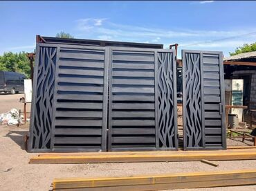 Распашные ворота: Распашные ворота темного цвета с горизонтальными ламелями — 12