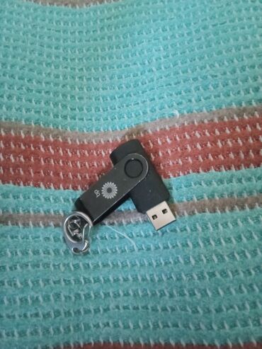 Flash kartlar: Flash kart 8 GB, USB, İşlənmiş