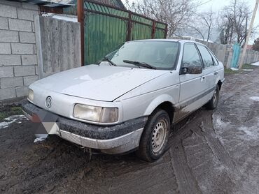 Volkswagen Passat: 1989 г., 1.8 л, Механика, Бензин, Седан